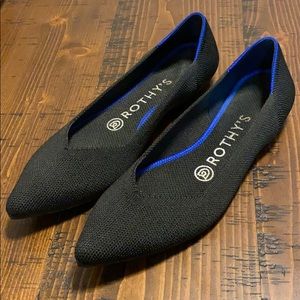 Rothy’s pointed toe flats.  Fits like size 6.